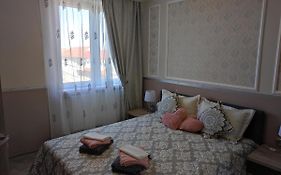 Midtown Apartment